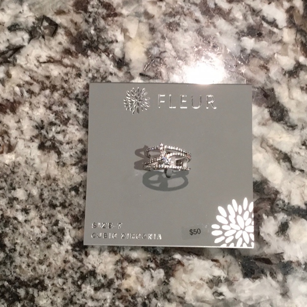 FLEUR cubic zirconia crossover ring